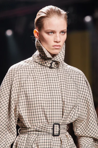 Look 13